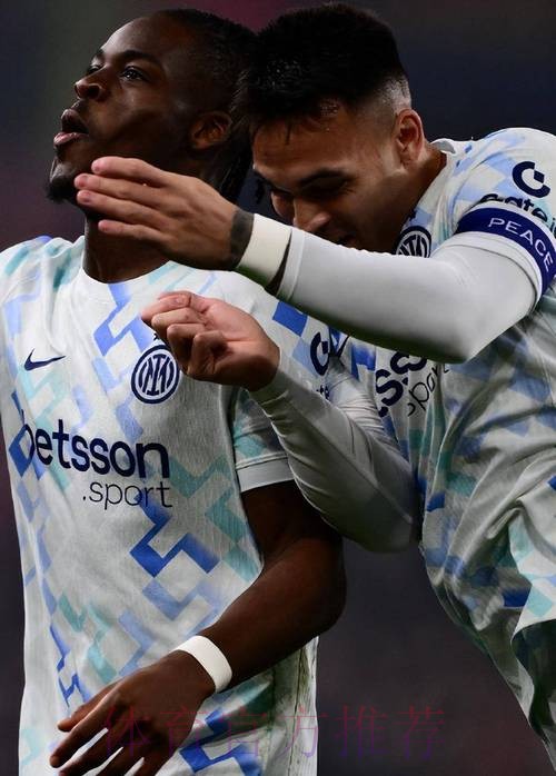 意甲第1易主！劳塔罗传射比肩三大神锋，国米2-1热那亚破魔咒登顶