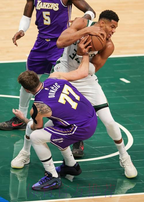 常规赛1月10日：雄鹿VS湖人